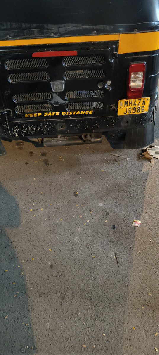 AsmitAgarwal's tweet photo. Half the road blocked by sharing autos driving recklessly and hurling abuses to pedestrians.
@MTPHereToHelp @mybmc @CPMumbaiPolice https://t.co/ZeLfSOuFf6