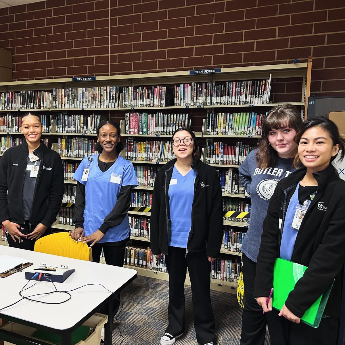 Healthcare Science juniors and seniors assist the middle school nurse with vision and hearing screenings at our partner school Monroe! 👁️🎧👂💙💛
