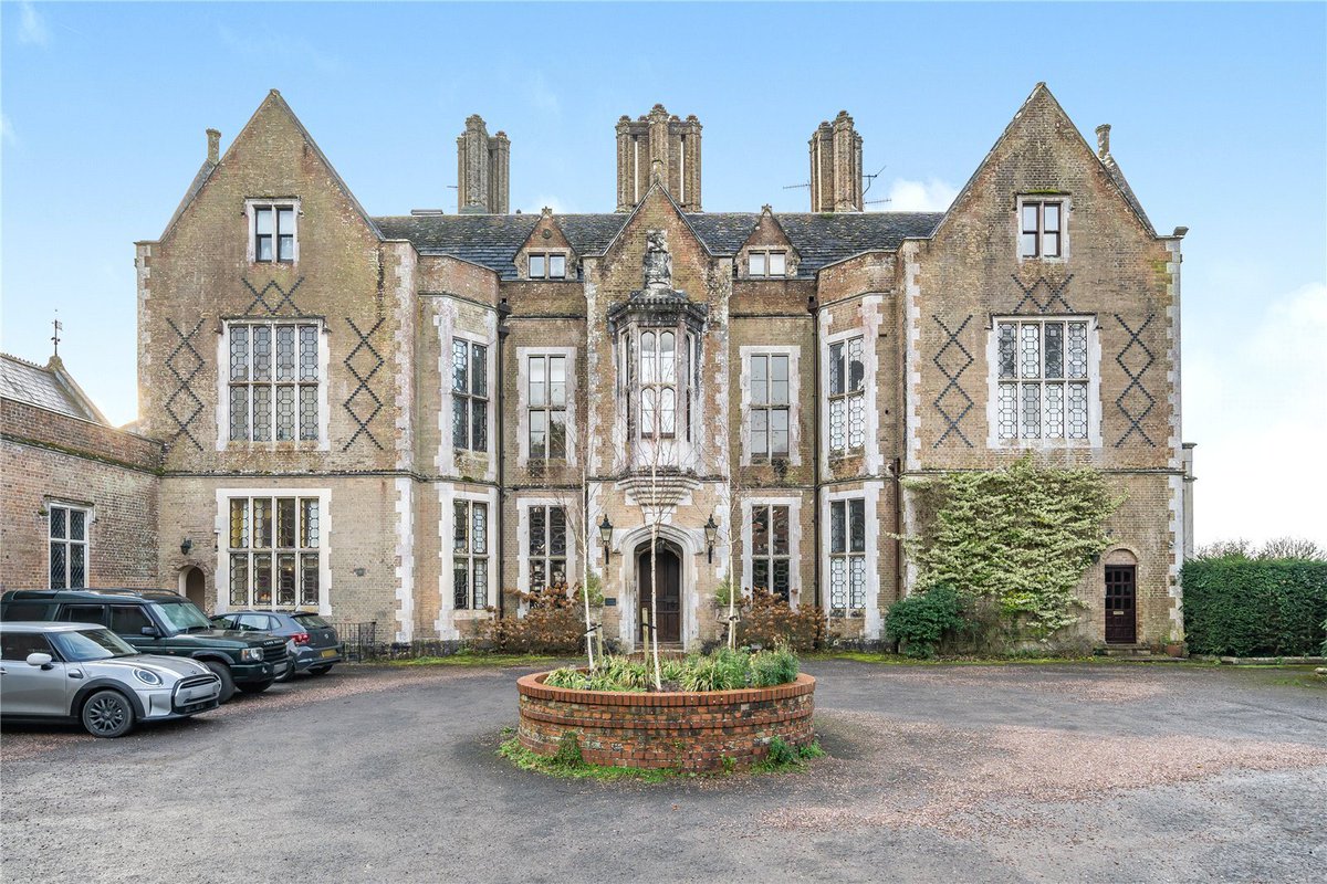 JSBridport's tweet photo. New instruction
#Tincleton #Dorchester #Dorset
Impressive #19thcentury 2 bedroom #apartment in one of Dorset's most stately #Victorian #mansions, boasting wonderful views, with a private terrace, set in 2 acres of communal gardens. Guide price £500,000.
https://t.co/SbnGahBBRE https://t.co/xma6GAl3kk