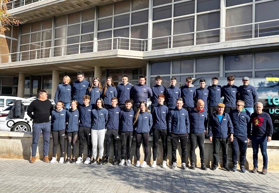 fciclismocv's tweet photo. La expedición de la Selección CV CX ha salido este mediodía dirección Amurrio para disputar el Campeonato de España CX.
Síguenos para conocer los detalles de la competición durante el fin de semana 🚴♂️.
#fccv #SeleccionCVCX #ciclismo #CX #CECXAmurrio24 https://t.co/lDyKEH6YyP