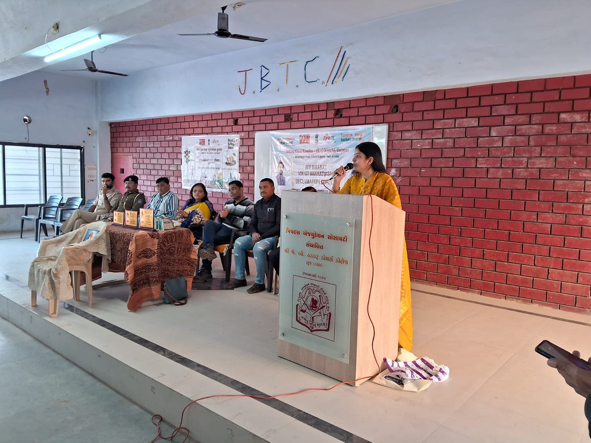 mybharatbhuj's tweet photo. Traffic awareness week 11-17 commenced today by NYK Kutch ik coordination with District Traffic Police dpt.
#trafficweek #nykbhuj https://t.co/CaWb3T4C5y