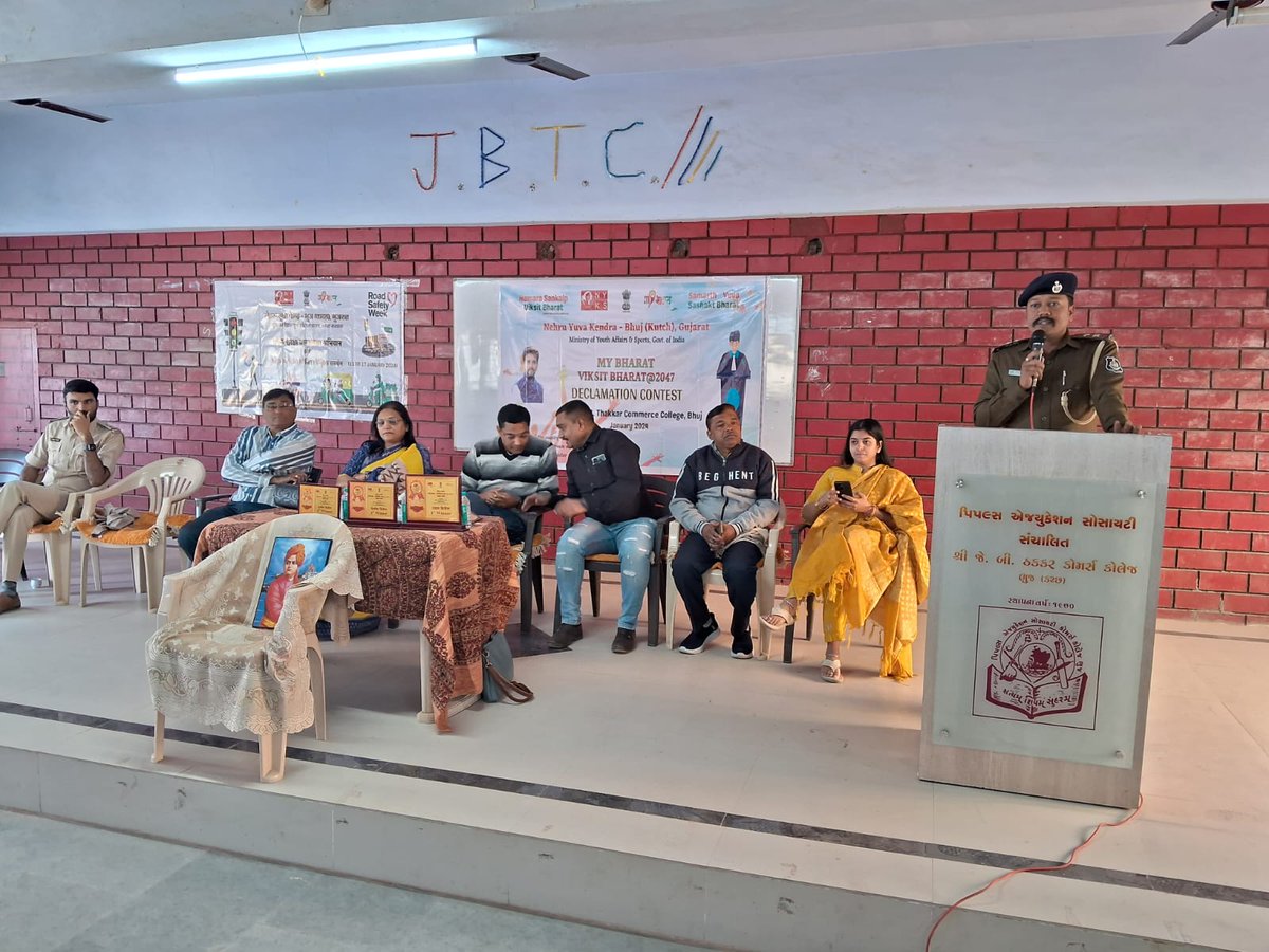 mybharatbhuj's tweet photo. Traffic awareness week 11-17 commenced today by NYK Kutch ik coordination with District Traffic Police dpt.
#trafficweek #nykbhuj https://t.co/CaWb3T4C5y