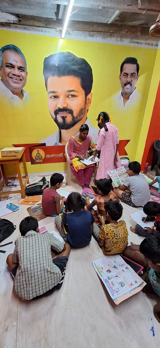 ananth15397's tweet photo. இன்று (11.01.2024) 27 வது நாள்.!

#தளபதி @actorvijay அவர்களின் உத்தரவின்படி

அகில இந்திய பொதுசெயலாளர் @BussyAnand அவர்களின் வழிகாட்டுதலின்படி

#தேனி_மாவட்ட_இளைஞர்_அணி_தலைமை சார்பாக பெரியகுளம் தொகுதியில்

#தேனி_நகர_இளைஞர்_அணி_தலைமை நடத்தும் 

தளபதி விஜய் பயிலகம் நடைபெற்றது..!! https://t.co/zr2D1Ql5d8