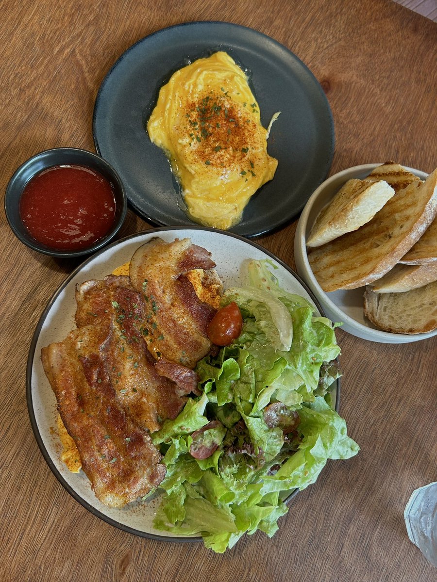 Poonypoony — คาเฟ่ brunch แถว mrtสุทธิสาร ร้านตกแต่งแนวญี่ปุ่นๆ ไม้ๆ ถ่ายรูปสวยมาก อาหารอร่อยยยย เดินทางไม่ยาก ลงmrtสุทธิสาร ทางออก2 เดินประมาณ 10นาที หรือนั่งวินมาได้ค่าา🍞🍳

#รีวิวคาเฟ่ #คาเฟ่กรุงเทพ