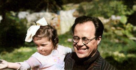 "Batılılaşmanın batmak olduğunu idrak ettiğimiz zaman iş işten geçmişti."

Cemil Meriç