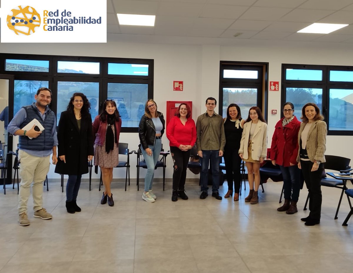 SCEmpleo's tweet photo. Nos reunimos la #RECanaria Noroeste GranCanaria, en Sta.MªdeGuía.Realizando las siguientes ponencias:
Programas formativos de la @CamaraGCanaria  
Incentivos a la contratación del #SCEmpleo
Favorecer la empleabilidad de las personas demandantes de empleo
➕https://t.co/AP0igVnok0 https://t.co/aNZABjckMn