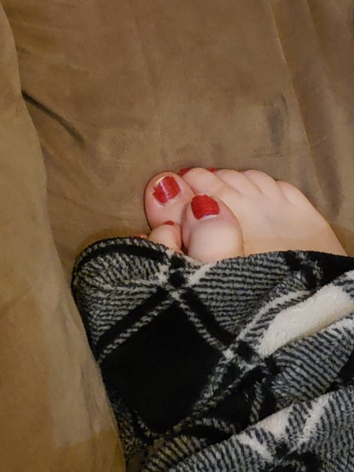 Good morning! I'm in need of a pedicure... anyone wanna help me pick out a color and get exclusive pic$<a href="/tag/milf"class="tags"><span>#milf</span></a><a href="/tag/sexylegs"class="tags"><span>#sexylegs</span></a><a href="/tag/soles"class="tags"><span>#soles</span></a><a href="/tag/arches"class="tags"><span>#arches</span></a><a href="/tag/feetpics"class="tags"><span>#feetpics</span></a><a href="/tag/bethefirst"class="tags"><span>#bethefirst</span></a>