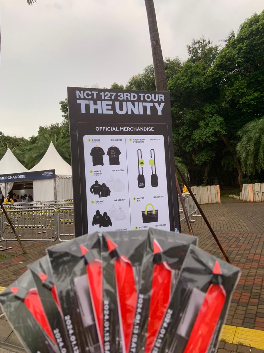 CakesDyfa72876's tweet photo. @nctzenbase Wts 4 ticket cat 2 day 1, price negotiable https://t.co/ICLpKsLQ8b