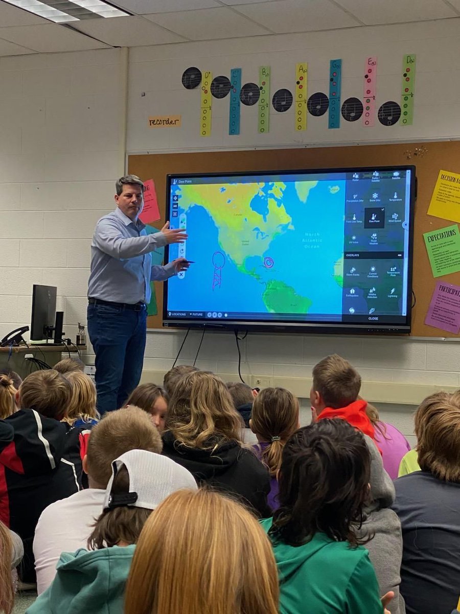 Thank you to Meteorologist Brent Watts from WDBJ7 for coming to speak to our 4th graders yesterday about all things weather!! 🌦️⛈️⚡️☔️❄️🌪️💨