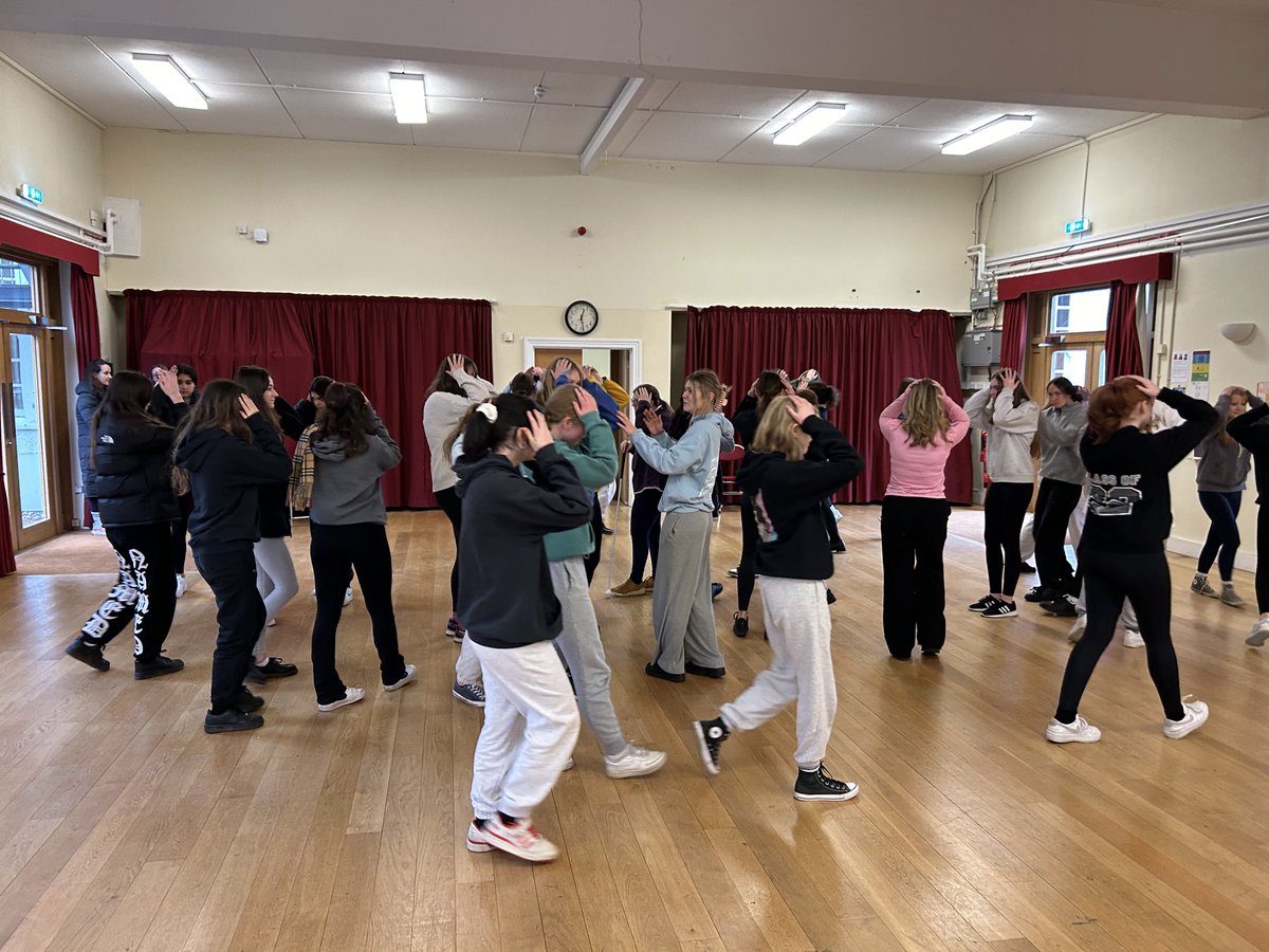 PipersSixthForm's tweet photo. A huge thank you to Violence Prevention and Management UK for coming in to share an excellent self defence workshop with our #PipersSixthForm students as part of their enrichment programme. #PipersIndividual #PipersCommunity https://t.co/de6j1TK6DG
