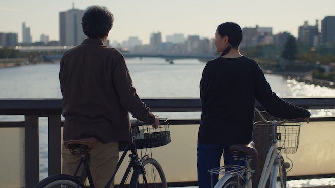 Perfect Days. Con formato cuadrado y predilección por planos cenitales y nadires, se trata de un conmovedor retrato humanista y melancólico.  Como decía Ozu, “¿Por qué tiene el hombre que buscar el ruido cuando reina el silencio?".