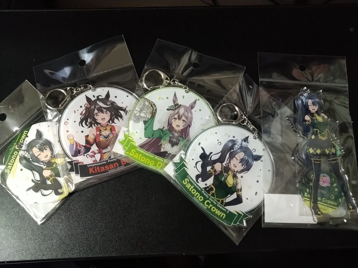 LUnatonaRU's tweet image. #ウマ娘3期  #ウマ娘
 #Cystore からグッズ届いたー- ̗̀📦 ̖́-
届いたんだけど……待って。思ったよりもデカくない？？