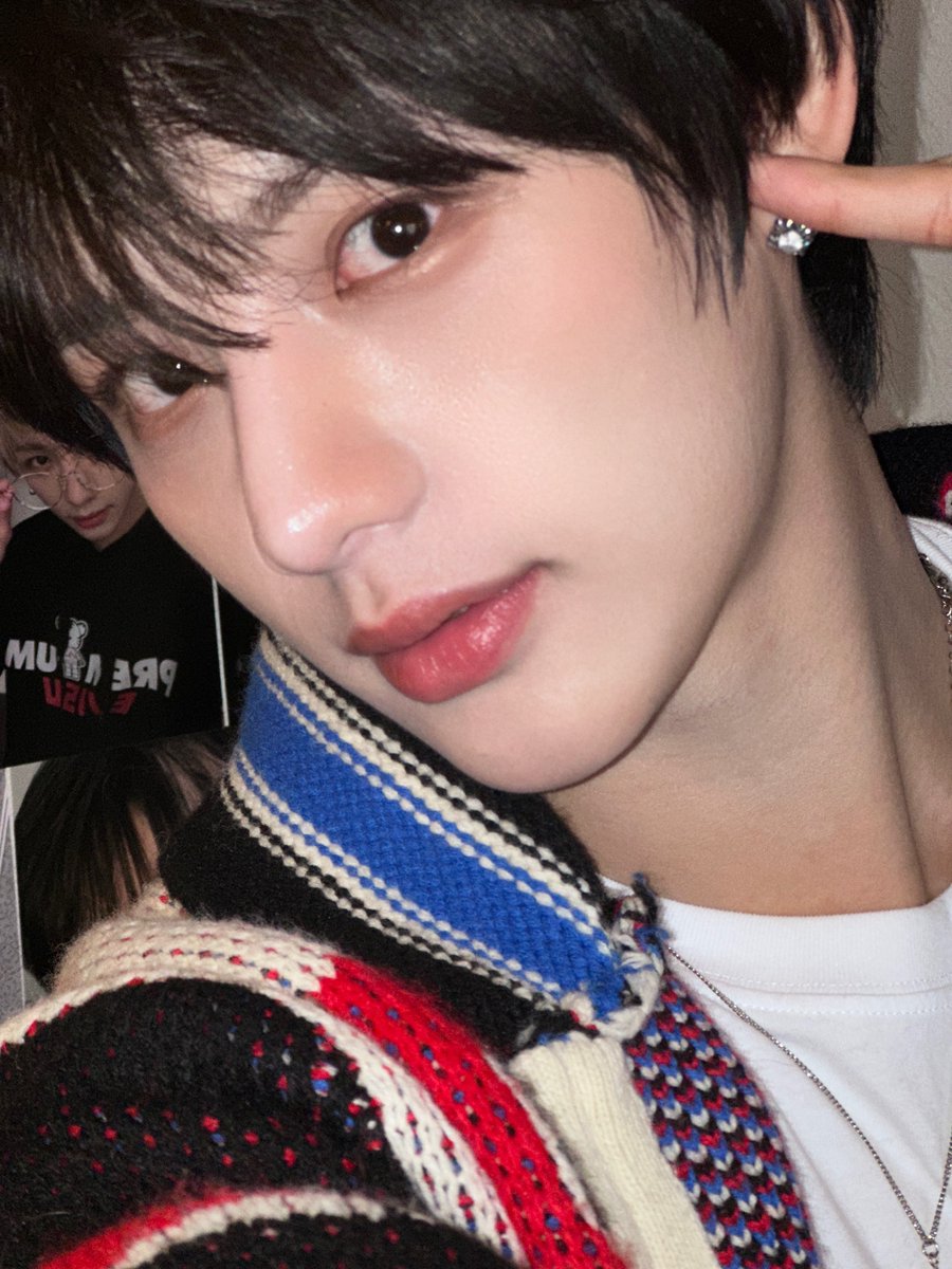 [#씽] 

 Happy birthday bro🫡🖤

#closewithme (16)

#XODIAC #소디엑 #SING #씽 
#SINGSINGday