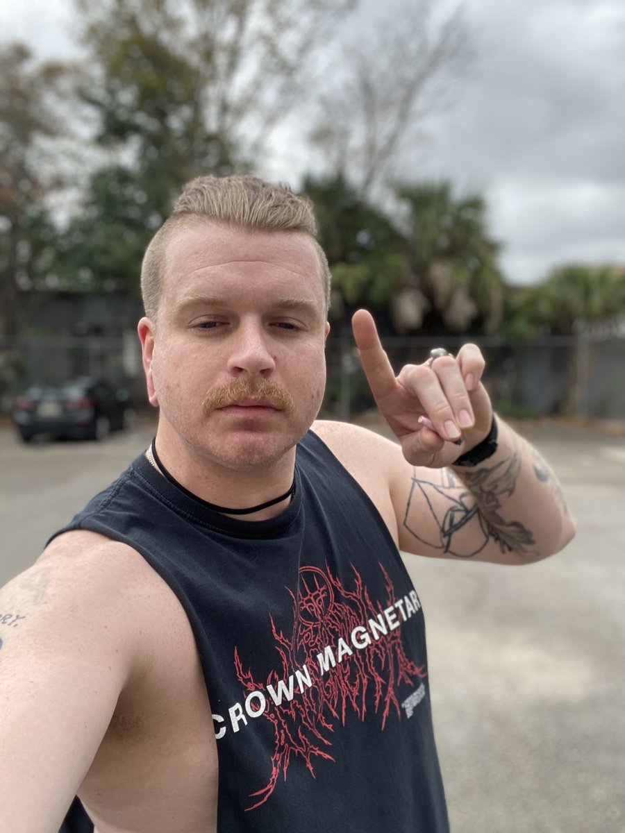 fatherwitchking's tweet photo. I’m back bitch. https://t.co/BuseoOThcv