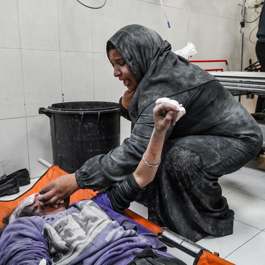 haider_mossawy's tweet photo. A number of injuries and martyrs among children and women after bombing homes and shooting from drones at citizens in their homes in the city of Khan Yunis, south of Gaza.
Photo:Belal Khaled https://t.co/aGwEntpWwJ