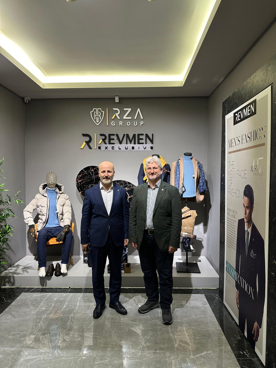 rizaozer61's tweet photo. Girişimci İş Adamları Vakfı Genel Başkanımız Sn. @MehmetKocNegmar ‘a Revmen Genel Merkezimizi ziyaretinden dolayı teşekkür ederiz. @givorgtr @Genc_Giv @revmenofficial
#rızaözer #revmen #Rzagroup https://t.co/HeWGxUCG06