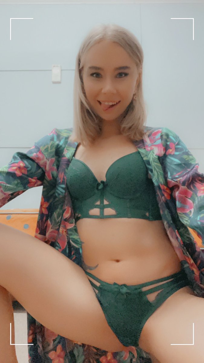 KassandraL2203's tweet photo. Don’t tease me unless your’re going to please me #onlyfan #onlyfans #onlyfansgirl #onlyfans_girl #onlyfansbabe #onlyfansmodel #onlyFans come subscribe https://t.co/yEh3FPBbuN https://t.co/KQGyqHTubq