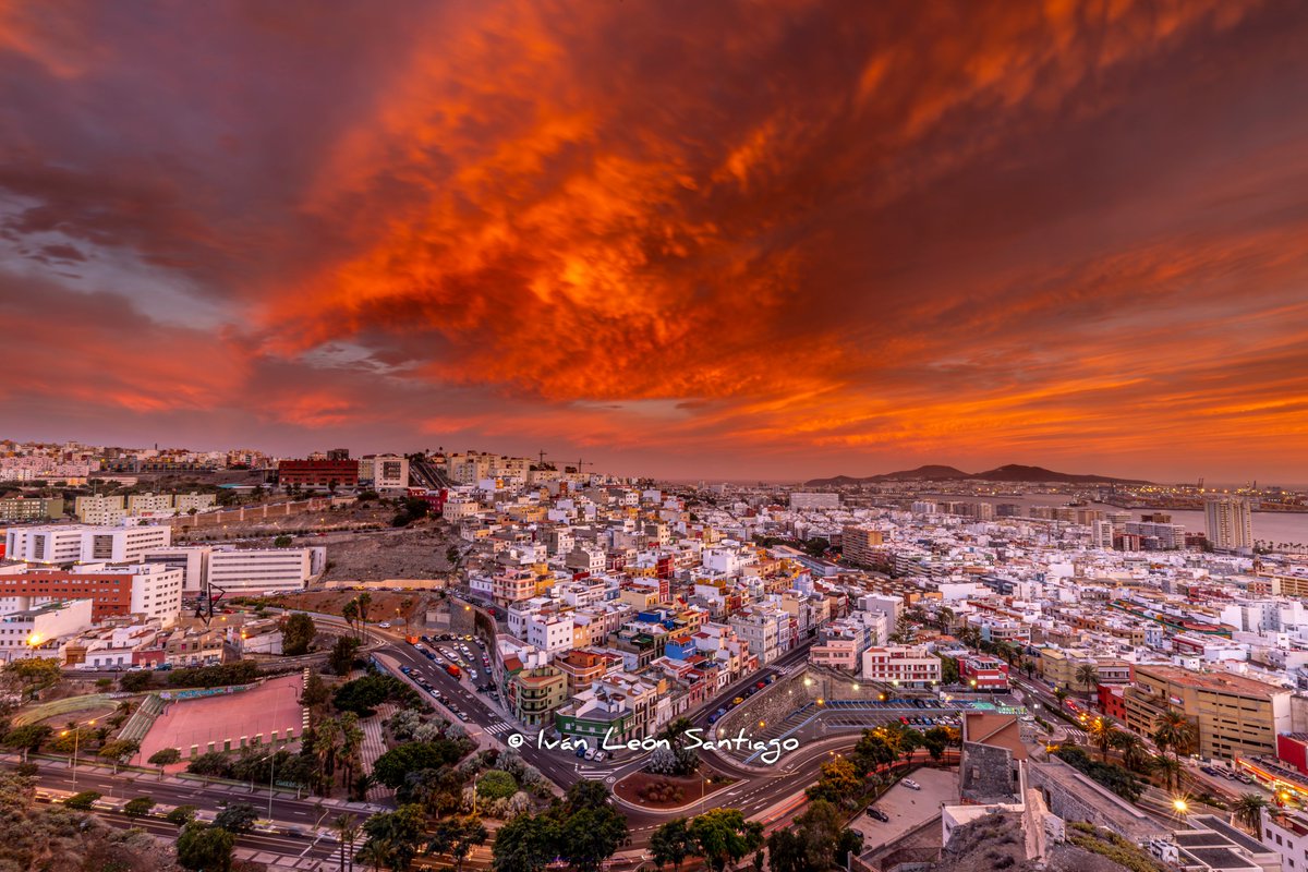 ivanlesa's tweet photo. 📷🌅
Algunas imágenes mas del impresionante amanecer que se pudo disfrutar esta mañana
#LasPalmasDeGranCanaria
#LasPalmasGC #Sunshine
#GranCanaria
🇮🇨#IslasCanarias https://t.co/ECLIRRhjtt
