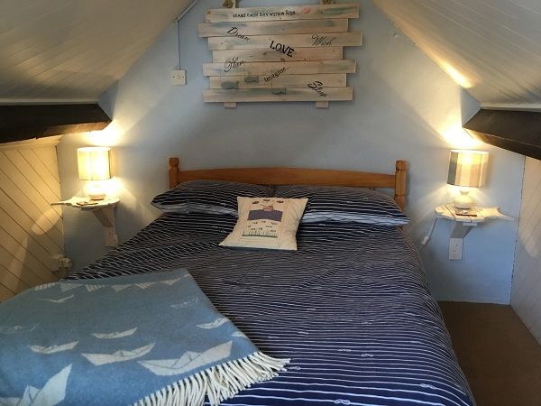 TheHolidayCots's tweet photo. Escape to The Stables, a haven of cosiness and comfort in Rhyd Y Felin on the Isle of Anglesey!
ποΈ Sleeps 1-2
https://t.co/M9jHPCc6ee
#TheStablesAnglesey #CosyRetreat #WalesGetaway #ExploreAnglesey https://t.co/jNYrCWUcSq