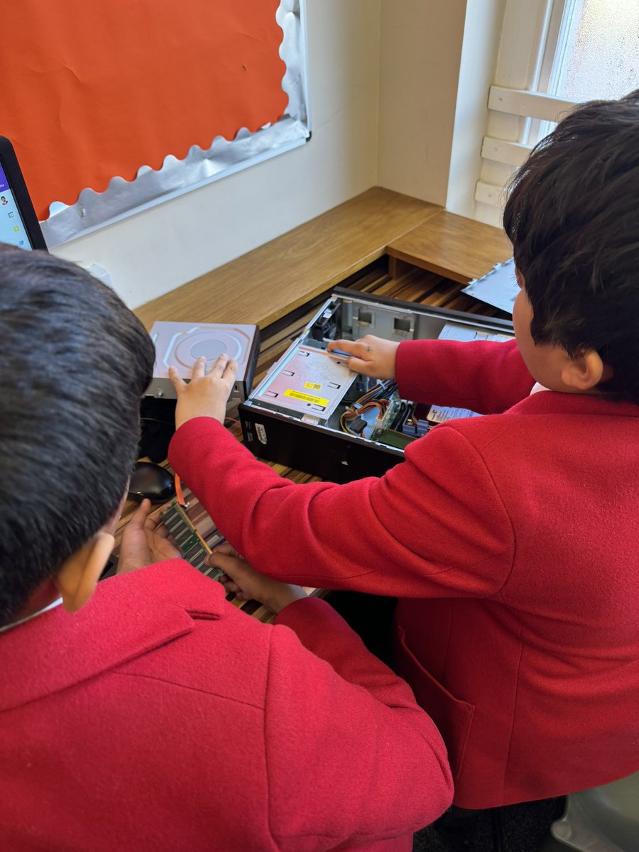 SJC_Computing's tweet image. Getting under the hood of some computers with #R12 this term learning about the components and what they do #SJCComputing