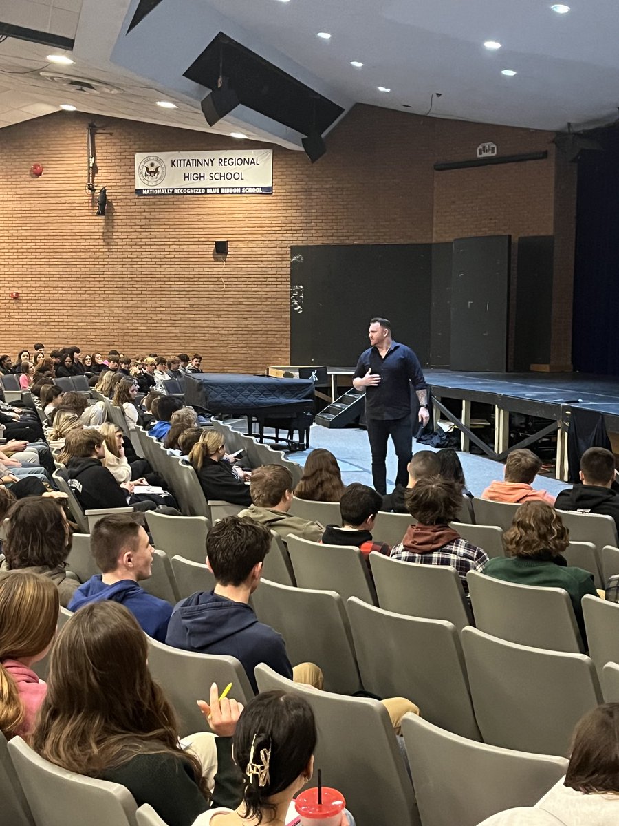ToddVanorden's tweet photo. Bryan Murphy making an impactful speech to the Junior and senior classes in Cougar Country! #GoCougs @murphselite https://t.co/s3g4rO06Bi