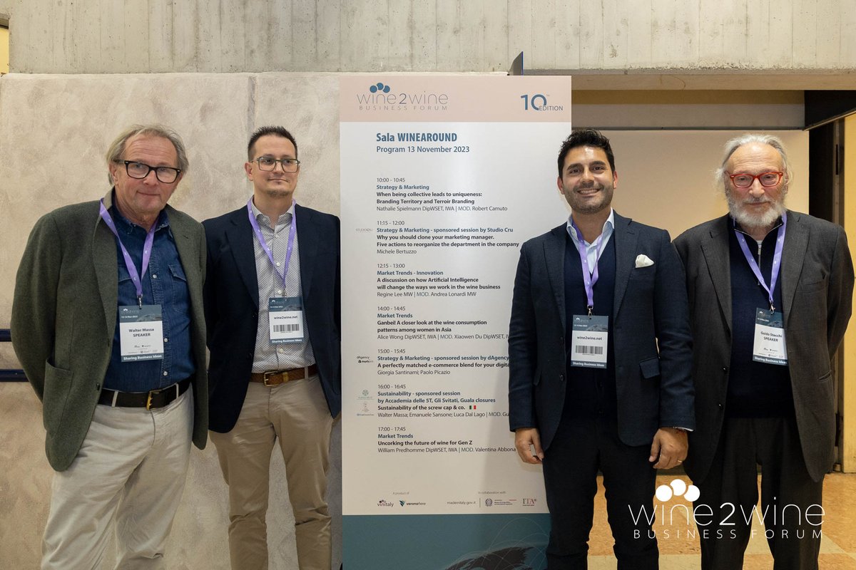 wine2wineVerona's tweet image. At #wine2wine2023, Walter Massa, Emanuele Sansone, Luca Dal Lago, and Guido Stecchi presented initiatives for a sustainable wine industry. Solutions? Lighter glass bottles and aluminium #screwcaps, a valid alternative to cork. 🍇🌎🌱