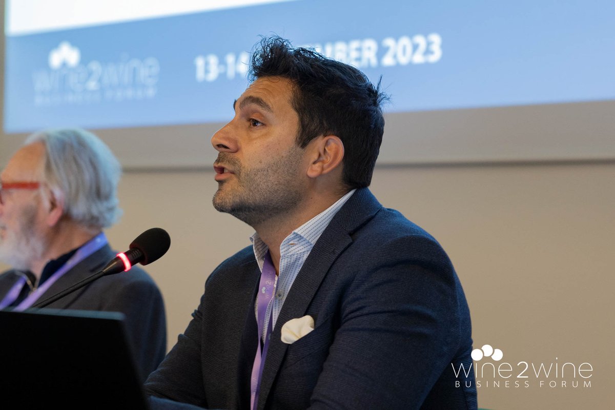 wine2wineVerona's tweet image. At #wine2wine2023, Walter Massa, Emanuele Sansone, Luca Dal Lago, and Guido Stecchi presented initiatives for a sustainable wine industry. Solutions? Lighter glass bottles and aluminium #screwcaps, a valid alternative to cork. 🍇🌎🌱