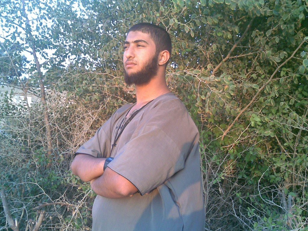 Alaasliman2017's tweet photo. 11/1/2009 
عرفنا معنى الفقد فكان الفقد عظيم جداً 💔😭
يصادف اليوم الذكرى ال 15 لاستشهاد حبيب القلب اخي ابراهيم في حرب الفرقان 
كمثل اوضاع واجواء هذا اليوم رحل 
ربي يرحم روحك ويجمعنا فيك ❤️ https://t.co/aVRbOKJ1hE