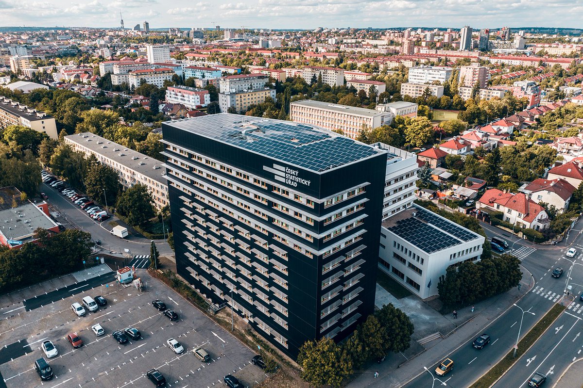 czstatistika's tweet photo. Sídlo ČSÚ se dočkalo výrazné modernizace.
Hlavními cíli náročné rekonstrukce byly úspora energie, snížení provozních nákladů a také zlepšení kvality vnitřního prostředí a pracovního komfortu zaměstnanců.
>>> https://t.co/x93wkBWg50
#ČSÚ #tiskovazprava #rekonstrukce #uspora https://t.co/6qgqaqFhjI