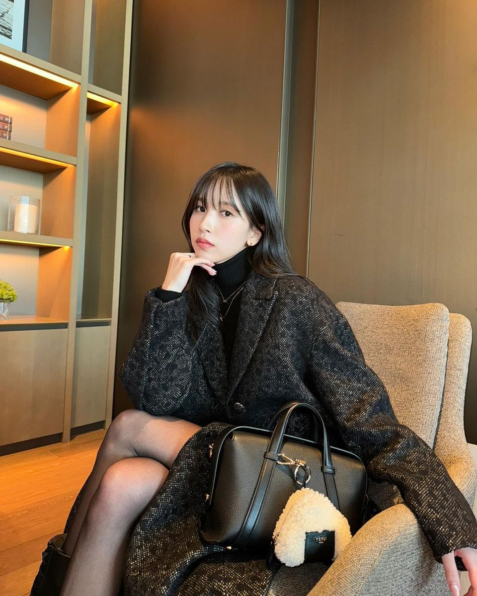 324InMyHeart's tweet photo. Will Mina be attending this? 🥹
#TWICE #트와이스 #トゥワイス #MINA #미나 #ミナ #Fendi #FendiFW23 #MINAXFENDI @Fendi https://t.co/jElKfpSZn1