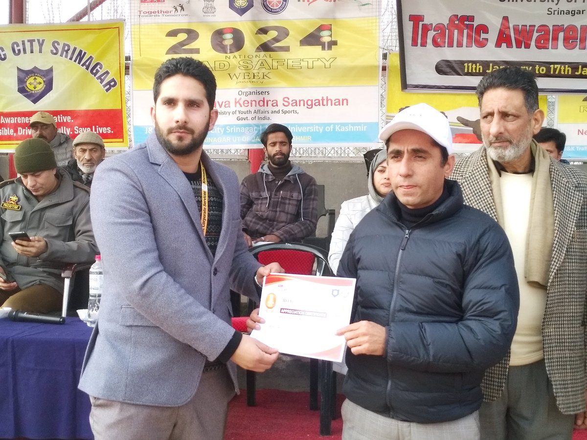 Shahim_Nisar's tweet photo. Today at Polo view srinagar, Inaugural
ceremony of Road Safety week 2024 organized by @Knovatic_found along  officials of @SrinagarPolice, Ssp trafic city sgr, Sp traffic city sgr, Dy.Sp traffic city sgr, R.t.o Kmr and A.r.t.o kmr in collaboration with @nyksindia https://t.co/mFliib1bfm