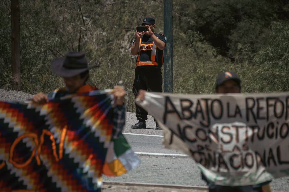 Harriet Barber (@harrietmbarber) on Twitter photo Blinded, sexually assaulted, silenced: the war over Argentina’s ‘white gold’.
My investigation for the <a href="/guardian/">The Guardian</a>, based on testimonies of 22 people who have faced violent police repression for protesting against a lithium land grab.
Photos <a href="/JohnOwens86/">John Owens</a>.
theguardian.com/global-develop… Blinded, sexually assaulted, silenced: the war over Argentina’s ‘white gold’.
My investigation for the <a href="/guardian/">The Guardian</a>, based on testimonies of 22 people who have faced violent police repression for protesting against a lithium land grab.
Photos <a href="/JohnOwens86/">John Owens</a>.
theguardian.com/global-develop…