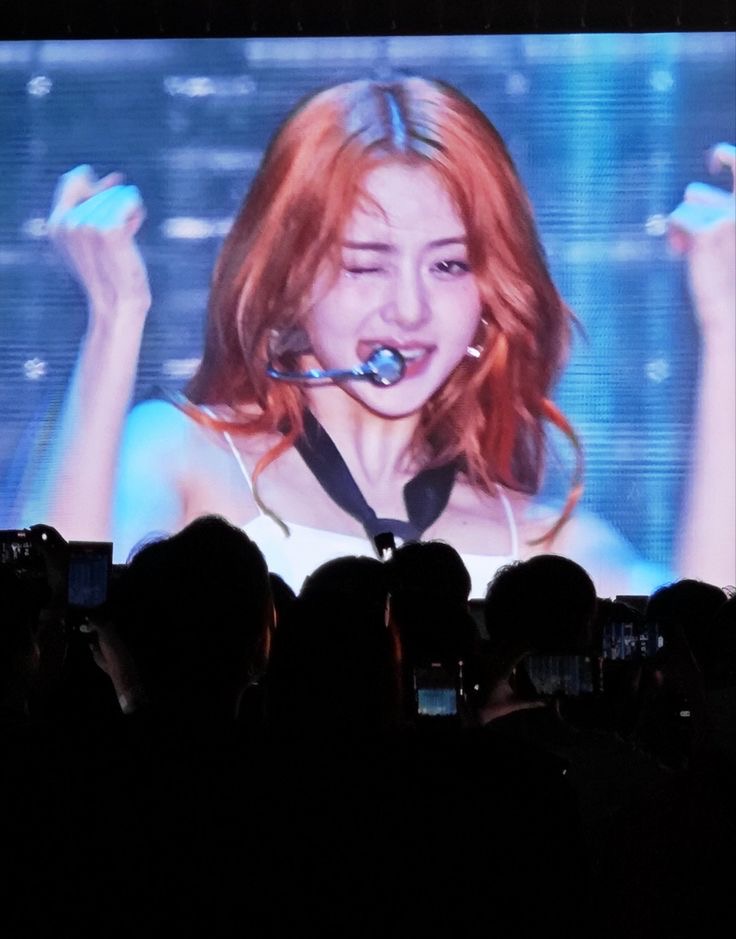 yunjinpicz's tweet photo. She’s the moment https://t.co/HsxMoBFqa9