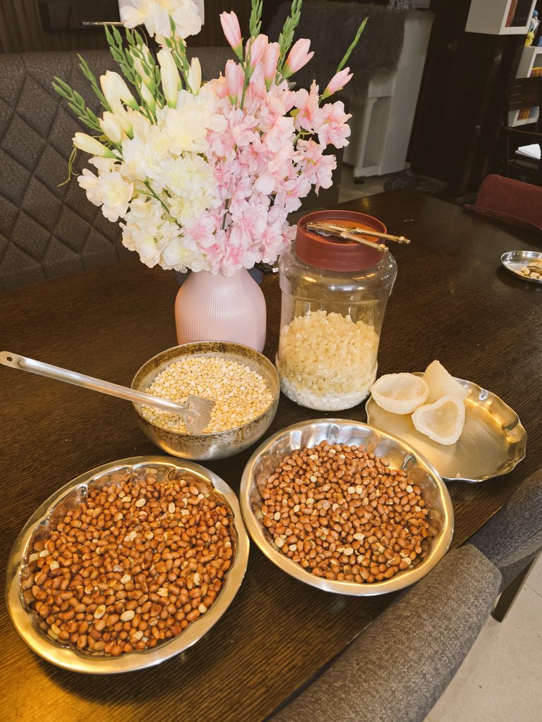 DrDeepakKrishn1's tweet photo. "Thou shalt not eat the roasted peanuts" says my wife!
But this order shalt not be obeyed 🫠🫠🫠
#Sankranthi2024 #ElluBella preparation going on.
(Warning- People asking if peanuts are good for heart will be muted or worse.. blocked.) https://t.co/D3f99eMlct