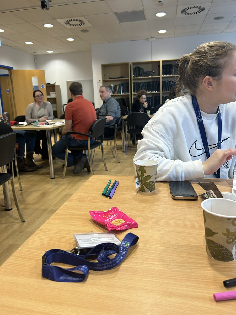 UofGSCMH's tweet photo. Yesterday, the first coffee catch up of the year was held at the BHF GCRC where Day 12 of the January Challenge which was creating a Fanzine. Creativity was on show and it was good time for colleagues to catch up.

#TheJanuaryChallenge #SCMH_TJC https://t.co/XqaULavCCK