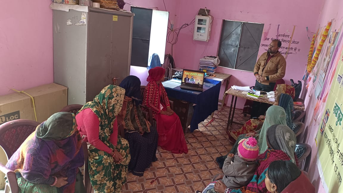 ग्राम पंचायत जोधा पिपलिया में लाडली बहना योजना का उत्सव मनाया गया जिसमें उपस्थित जनसेवा मित्र ममता सूर्यवंशी और आगनवाड़ी कार्यकर्ता सुमन कुंवर उपस्थित रहे