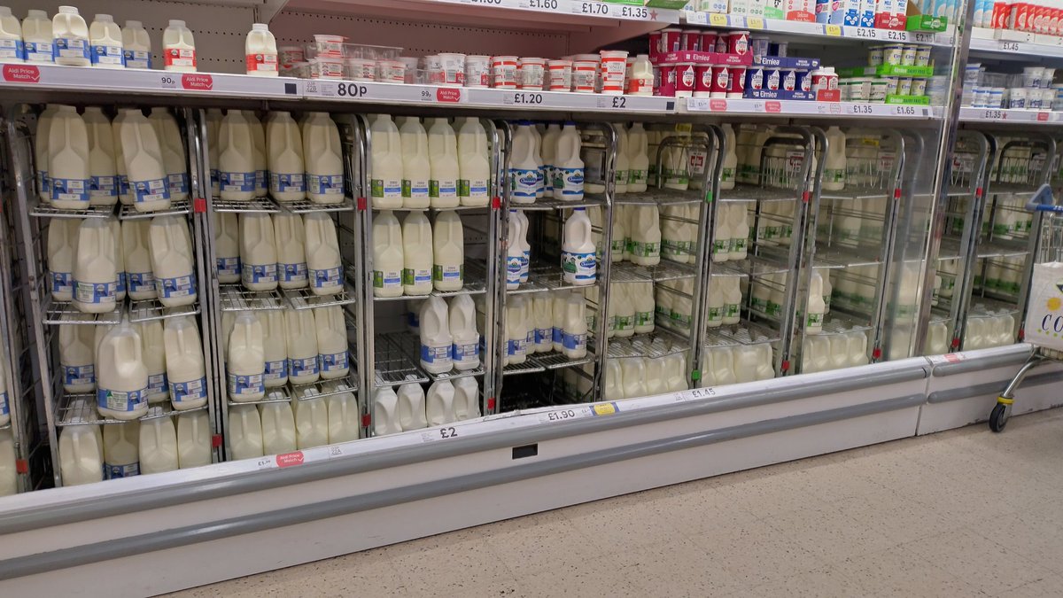 thatmarriedlife's tweet photo. @Tesco So how come you stopped selling 6 pint milk at Langdon Hills, Basildon? It's inconvenient &amp; bloody expensive! #everylittlehelps it does not! https://t.co/WXqtSIuEjK