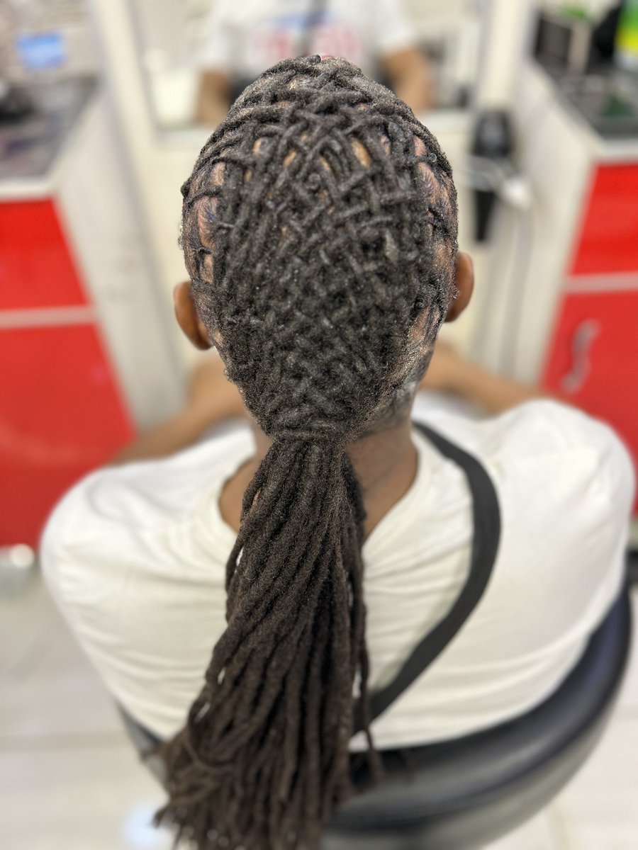 djize_sa's tweet photo. Clean dreadlocks are a work of art.The dedication and care that goes into maintaining them is truly admirable. From regular washing to keeping them moisturized, it's all about nurturing those beautiful locks.
#CleanDreadlocks #NaturalBeauty #HairCare https://t.co/IAJ0aU4DOD