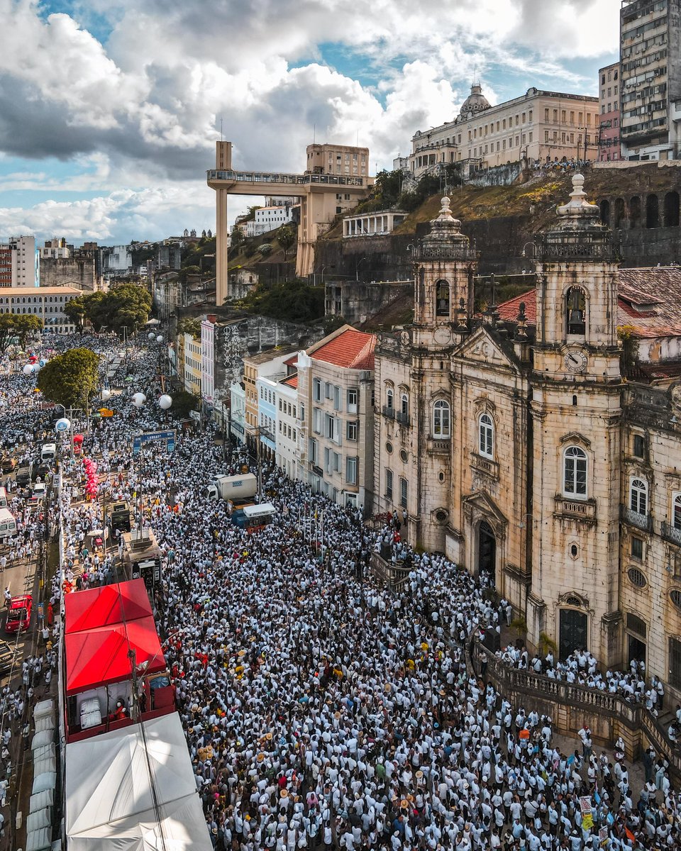 OrixaEncantado's tweet photo. Hoje Salvador inteiro vestiu o branco de Oxalá para homenagear ao senhor do Bonfim 🤍 https://t.co/B2LcNvBLXX