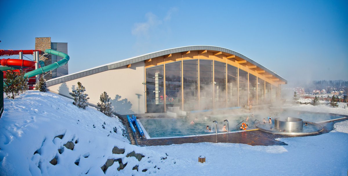 PolandTravel_UK's tweet photo. 🛁 Warm up at Poland's thermal baths

🌋 They utilise geothermal energy from water thousands of metres below the earth. Just some include:

1. Termy Chochołowskie 
2. Termy Maltańskie in Poznań
3. Terma Bania in Białka Tatrzańska 
4. Termy Uniejów 

#visitpoland #polandtravel https://t.co/eUvwQlD3AL