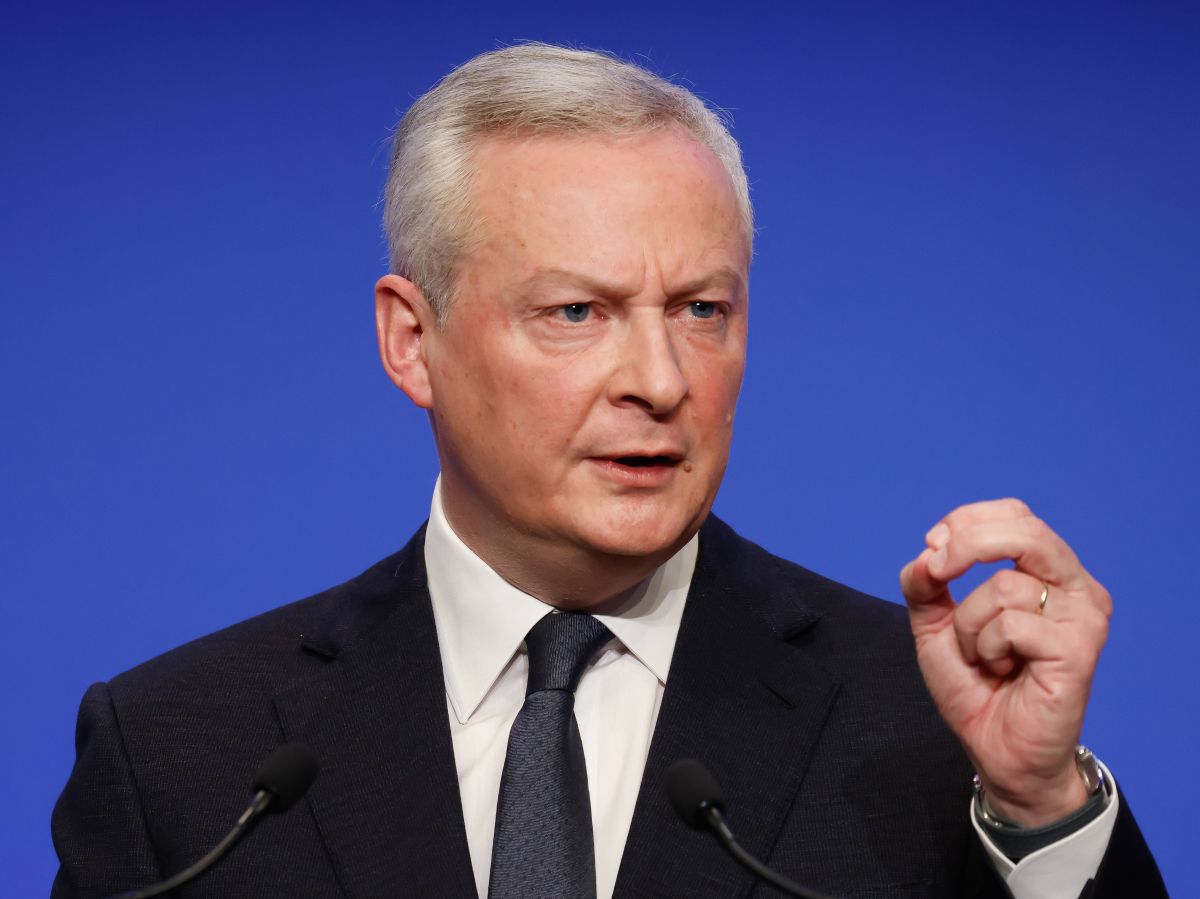 pascalatenza's tweet image. Le Maire menace :" Si je ne suis pas au gouvernement je recommence à ecrire des bouquins de cul."