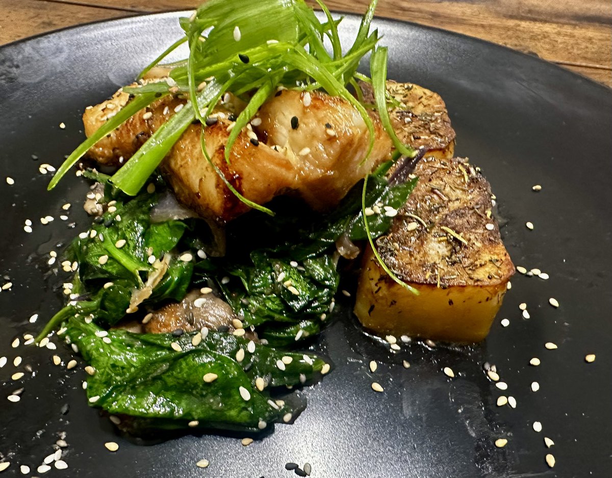 chef_anthony0's tweet photo. Miso glazed Chilean Seabass with Fondant Potatoes and Spinach
https://t.co/kLSkctmmgk
#ChefAnthony #AMCatering #nostylejustgoodfood #everythingfromscratch #imcoming https://t.co/uTxwrRDj6h