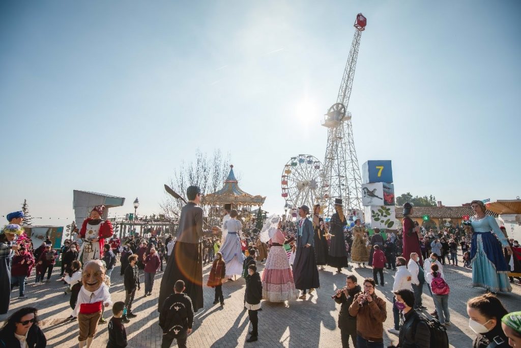 Bcn_SSTG's tweet photo. 🎡🎢 El @parctibidabo continua creixent!
⬆️ El 2023 va rebre més de 681.000 visitants, un 10% més que el 2022.
⬆️ El nombre de socis del #TibiClub creix un 8% fins a les 21.600 famílies.
Després de Nadal, el parc tanca la temporada fins al 2 de març.
https://t.co/mkXtzlHgxV https://t.co/tbzRlmR1tl