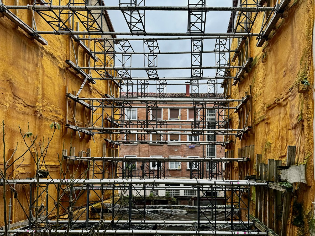 mimarquitectos's tweet photo. Transformar solares vacíos en el corazón histórico de la ciudad medieval es clave para impulsar la #vivienda social y revitalizar la comunidad. Una oportunidad para unir pasado y futuro, fomentando la recuperación socioeconómica y preservando nuestra herencia urbana. #Patrimonio https://t.co/W4rb6ljk1D
