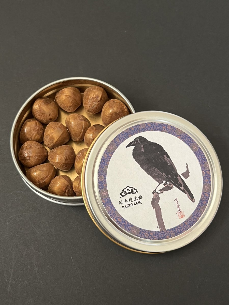 孤高なカラスの缶が格好良い 榮太樓黒飴 河鍋暁斎記念美術館の限定品