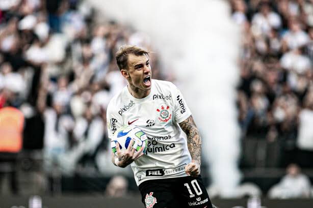 CorinthianoNoti's tweet photo. 🚨 Existe rumores de uma possível volta o Atacante Roger Guedes ao Corinthians. Jorge Nicola entrou em contato com o seu empresário Paulo Pitompeira,e o mesmo não descartou a possibilidade. 

Entrave pode ser o alto salário do jogador. 

🗞️@jorgenicola https://t.co/Pya8VAN6kj
