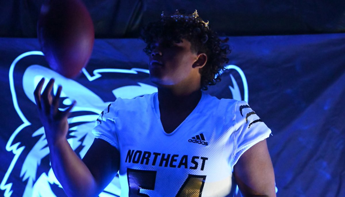 Corey_Clint's tweet photo. I will be Signing with Northeast Community College February 7th at Thrasher High School at 9:00 am.🔒🐯@ThrasherFB @NEMCCTigers @R_Trevathan @CoachColeyFB @Mancutch_24 #AGTG https://t.co/GVgD9vJWKF