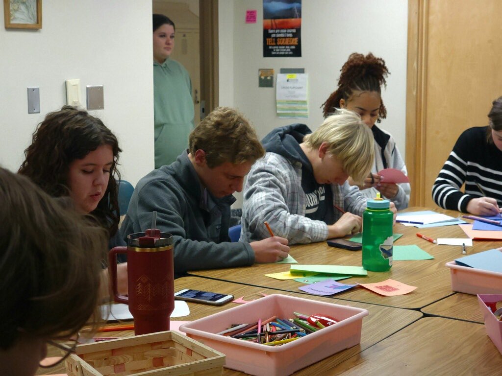 MVViewer's tweet image. Mounds View Letters of Love makes cards for children in the hospital or hospice car during ReFLECT yesterday in Ms. Fernandes’ Room.