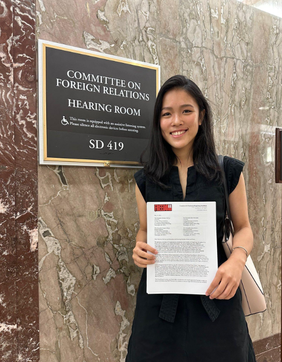 🧵THREAD: Why our <a href="/thecfhk/">The Committee for Freedom in Hong Kong Foundation</a> colleague <a href="/frances_hui/">Frances Hui 許穎婷</a> is being pursued by the #HongKong authorities