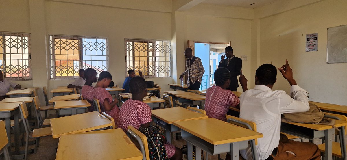 robinedwardtodd's tweet photo. Today we are at Koase SHTS with the Director-General of @nacca_ghana, Professor Appiah, to check on progress with the SHS curriculum trial. Management and teachers are very enthusiastic about the new curriculum. Students told us that they are gaining a lot from group work. https://t.co/kTY6c2758e